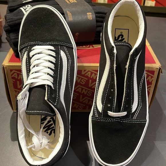 Vans WMNS Old Skool Stackform
Suede/Canvas Black/True Wht
VN0A7Q5M6BT Platform - Picture 13 of 16